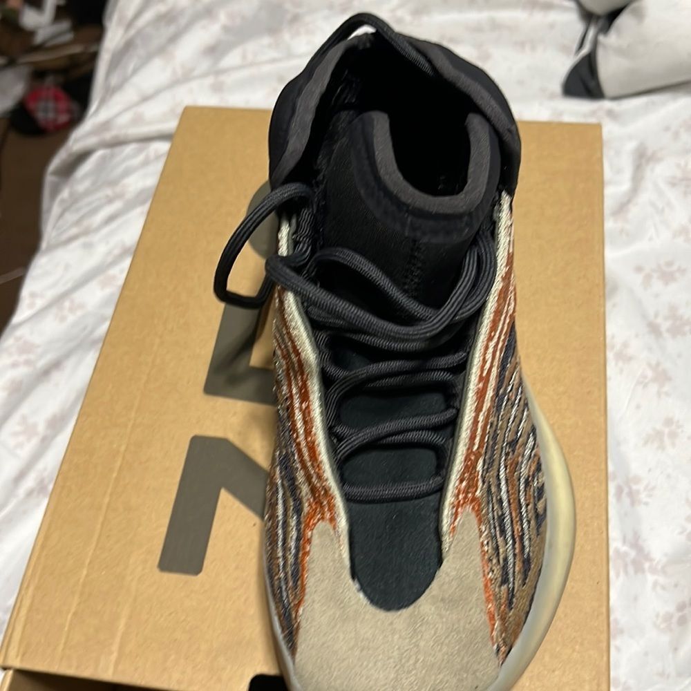 Yeezy Quantum flash orange